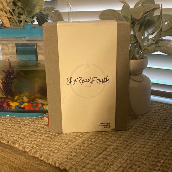 She Reads Truth Bible⛪️ - Picture 5 of 5